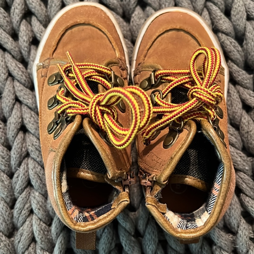 Cat & Jack Toddler Lace Up Boots Size 8 - Picture 5 of 11